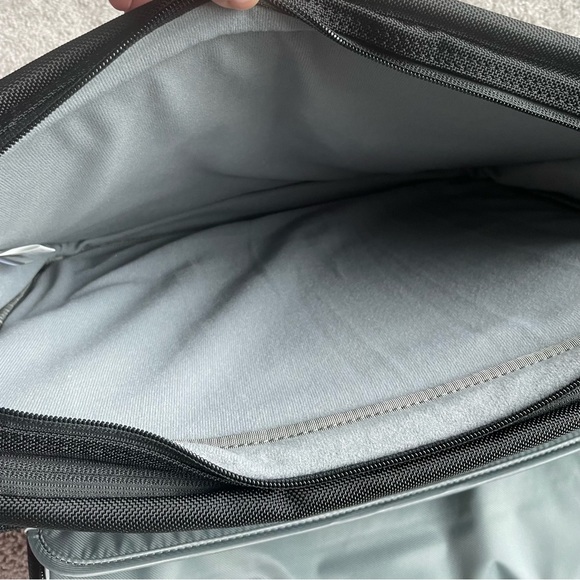 Briggs & Riley Travelware Style# kbc403-4 Black Executive Expandable Briefcase - Picture 16 of 16